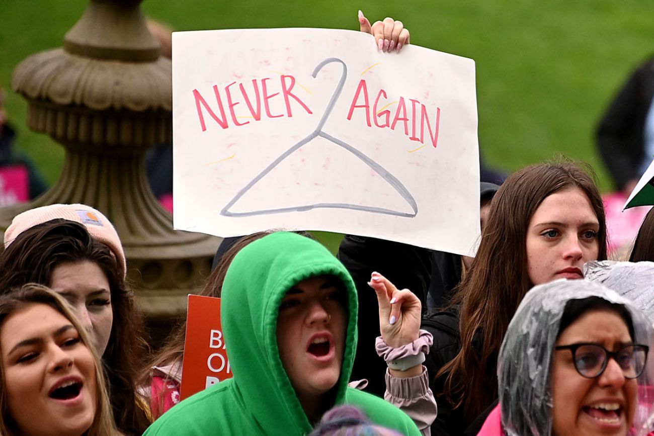 people rallying for abortion rights