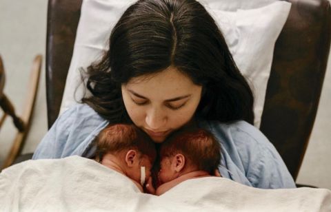 mom with twin babies