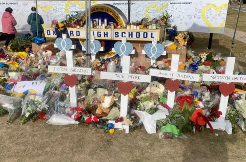 memorial for the Oxford shooting victims 