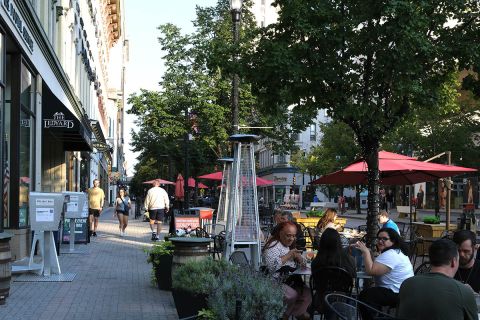 People eating outside at table in downtown Grand Rapids